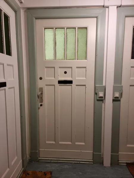 Altbau mit Balkon in Tempelhof: 1-Zimmer | Befristet für 9 Monate (teilmöbl.) — photo 1